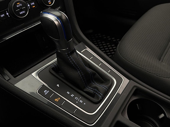 Volkswagen e-Golf VII 23 of 30