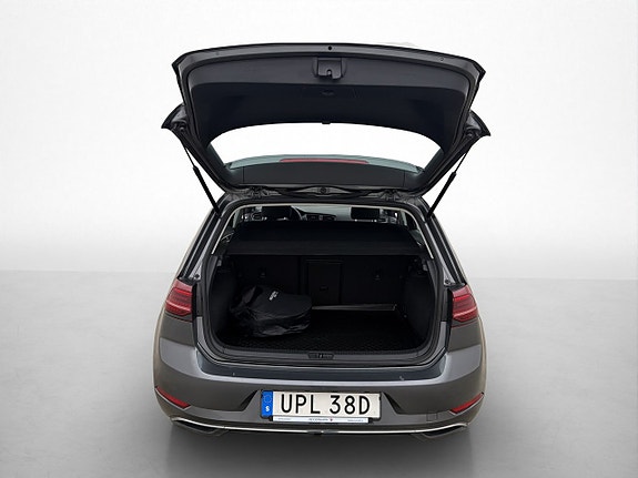 Volkswagen e-Golf VII 27 of 30