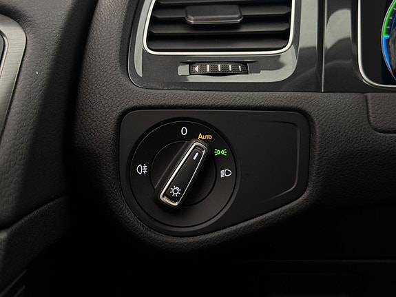 Volkswagen e-Golf VII 15 of 30