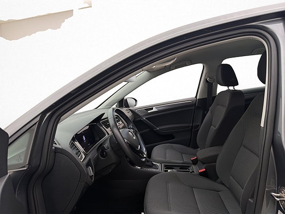 Volkswagen e-Golf VII 12 of 30