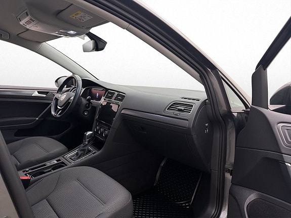Volkswagen e-Golf VII 24 of 30