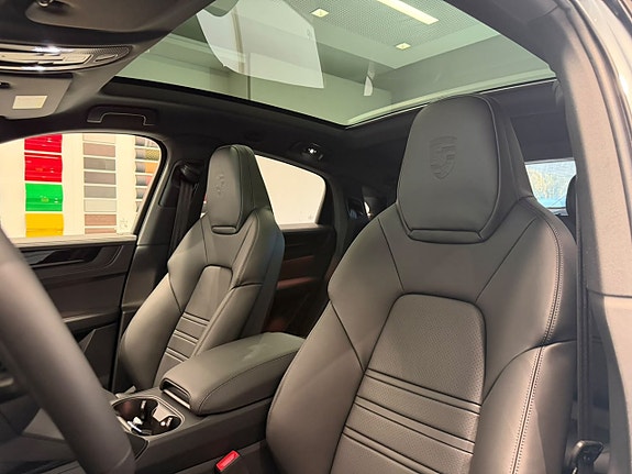 Porsche Cayenne 11 of 25