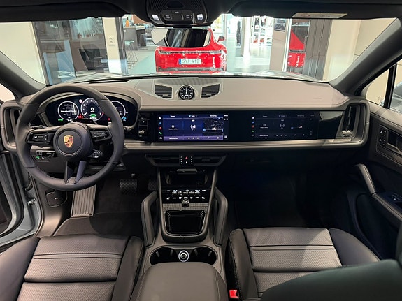 Porsche Cayenne 18 of 25