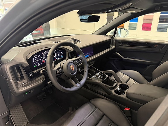 Porsche Cayenne 12 of 25