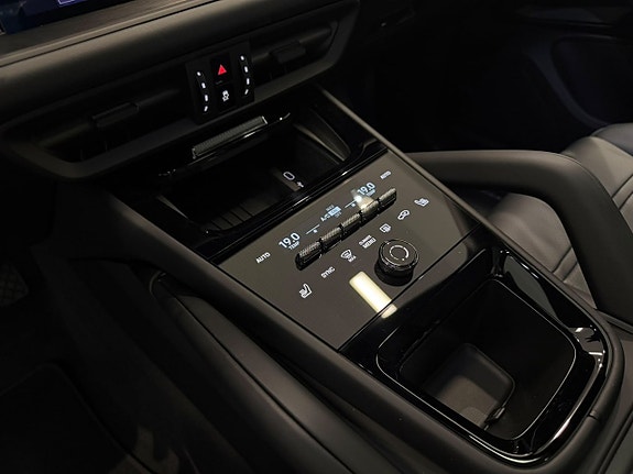 Porsche Cayenne 19 of 25
