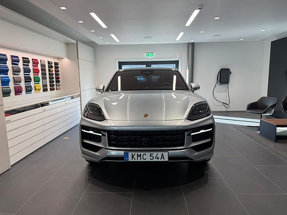 Porsche Cayenne 8 of 25
