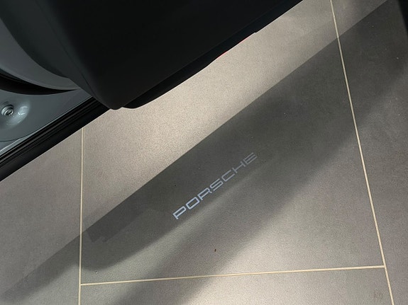 Porsche Cayenne 13 of 25