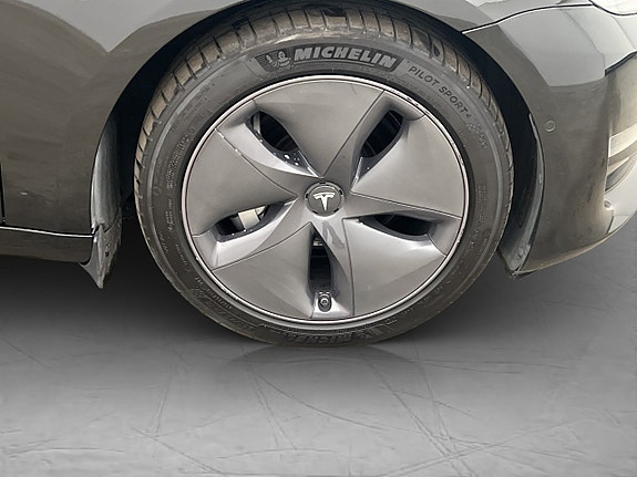 Tesla Model 3 29 of 29