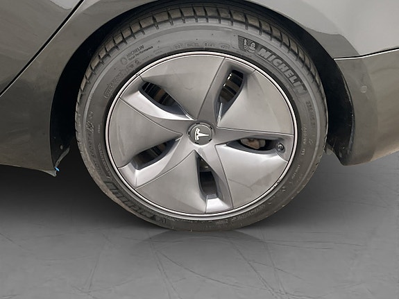 Tesla Model 3 27 of 29