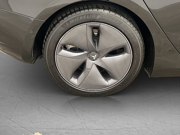 Tesla Model 3 28 of 29