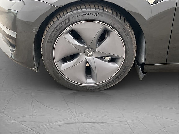 Tesla Model 3 26 of 29