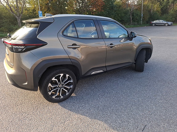Toyota Yaris Cross 2 of 3
