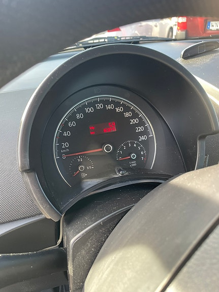 Volkswagen New Beetle 5 of 6
