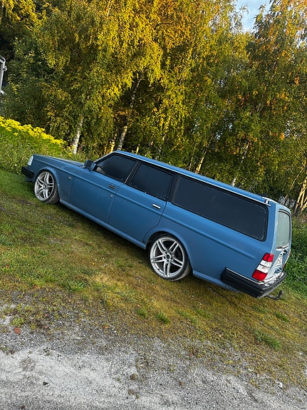 Volvo 240 3 of 4