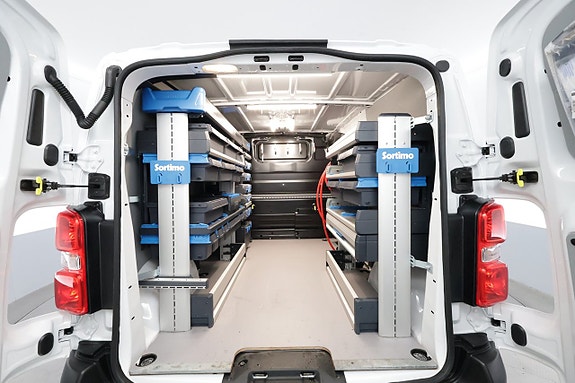Peugeot e-Expert 23 of 26