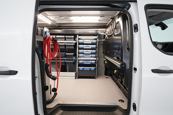 Peugeot e-Expert 26 of 26