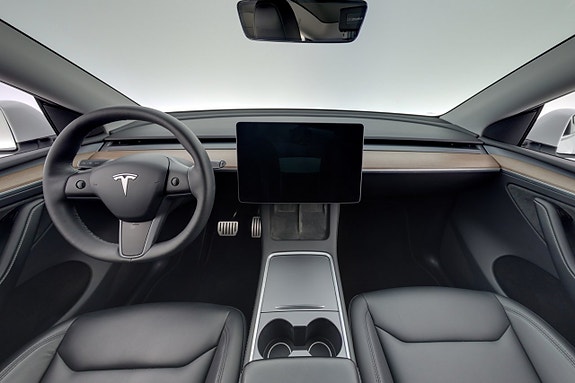 Tesla Model Y 13 of 25