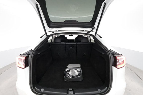 Tesla Model Y 24 of 25