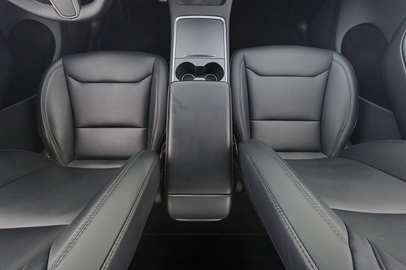 Tesla Model Y 14 of 25