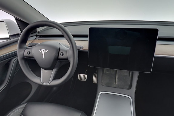 Tesla Model Y 15 of 25