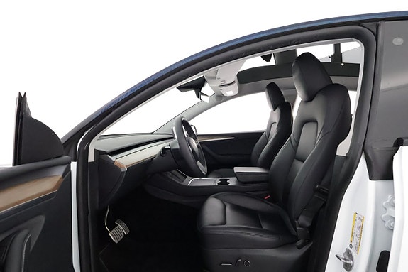 Tesla Model Y 10 of 25
