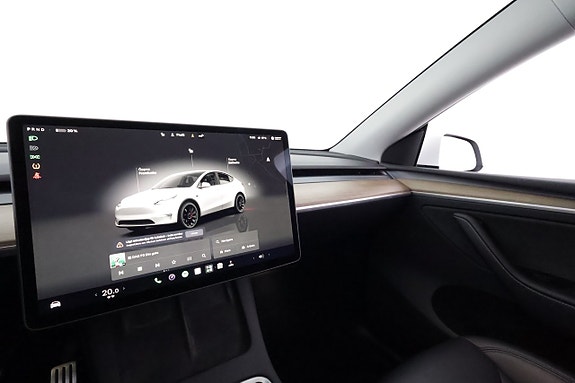Tesla Model Y 22 of 25