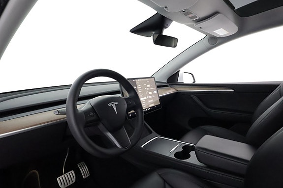Tesla Model Y 11 of 25