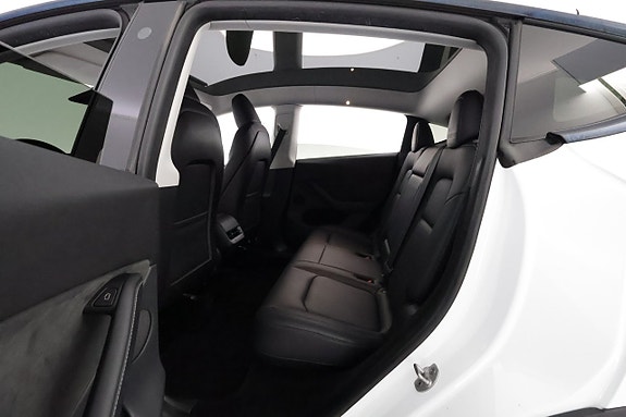 Tesla Model Y 12 of 25