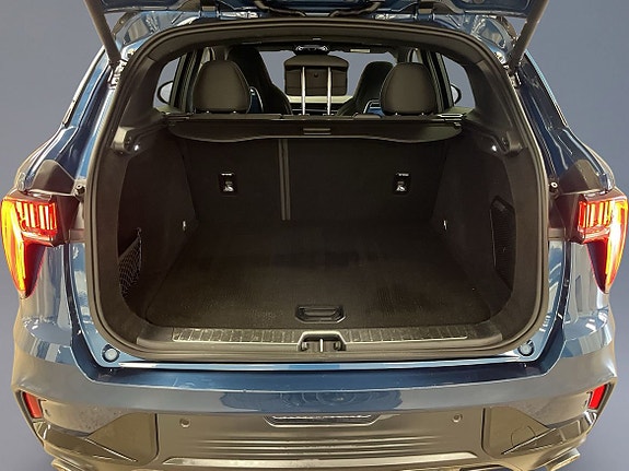 Lynk & Co 01 8 of 9