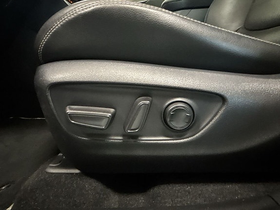 Toyota RAV4 12 of 18