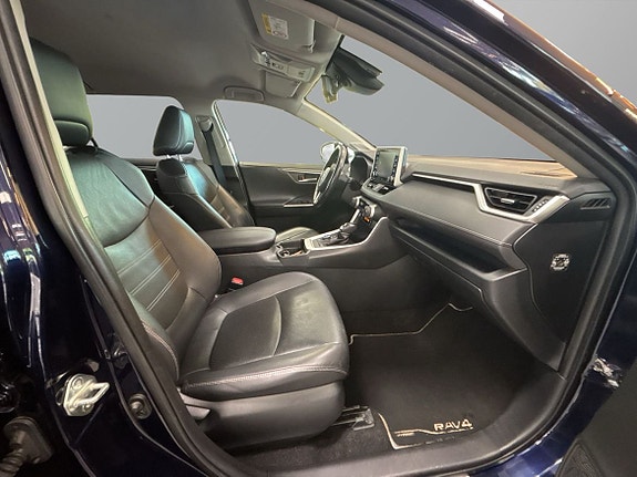 Toyota RAV4 5 of 18