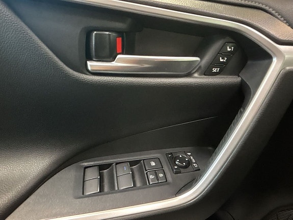 Toyota RAV4 10 of 18