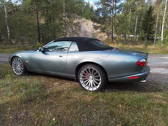 Jaguar XKR 2 of 5