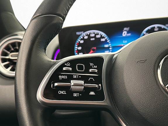 Mercedes-Benz EQB300 16 of 24