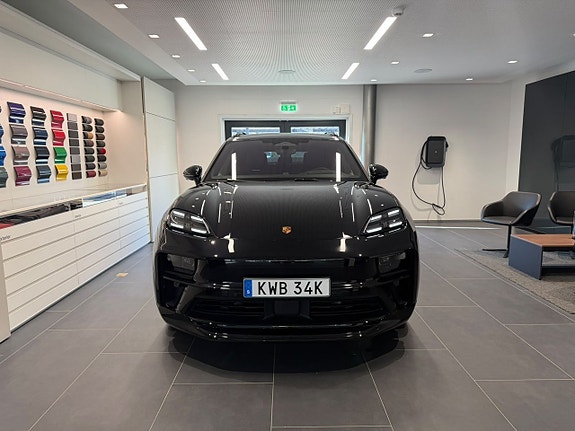 Porsche Macan GTS 2 of 12