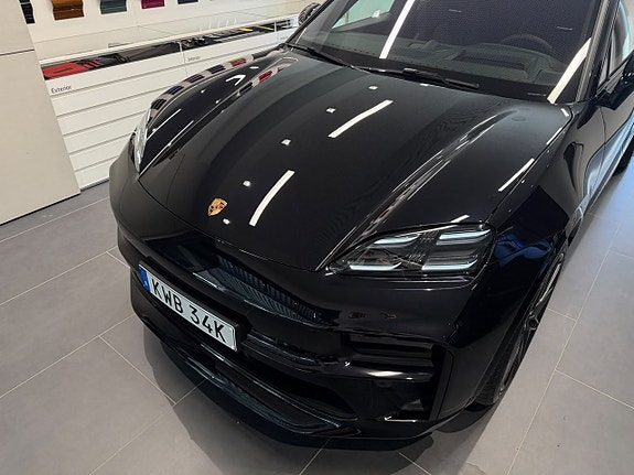 Porsche Macan GTS 3 of 12