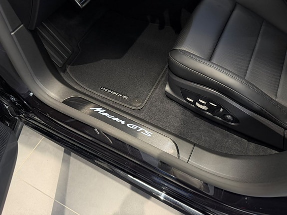 Porsche Macan GTS 12 of 12