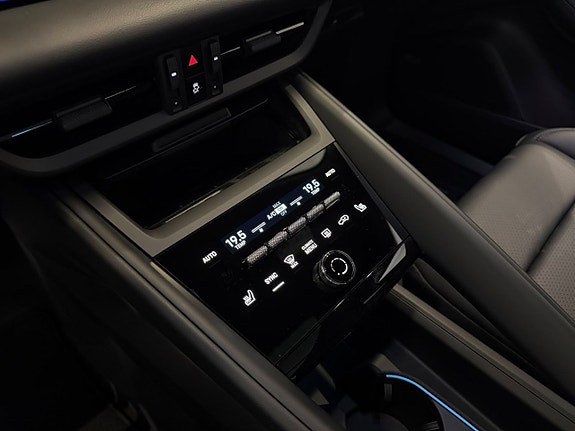 Porsche Macan GTS 9 of 12