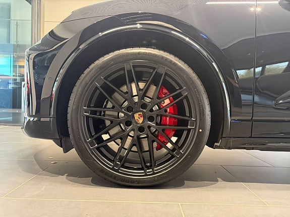 Porsche Macan GTS 4 of 12
