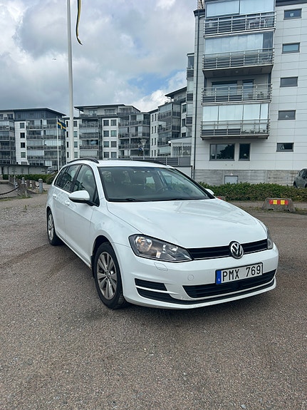 Volkswagen Golf VII 2 of 9