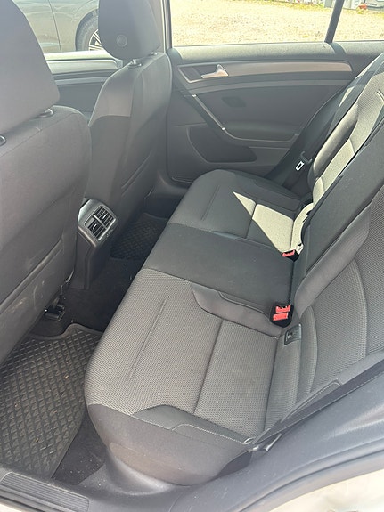 Volkswagen Golf VII 8 of 9