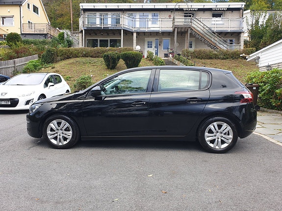 Peugeot 308 8 of 26