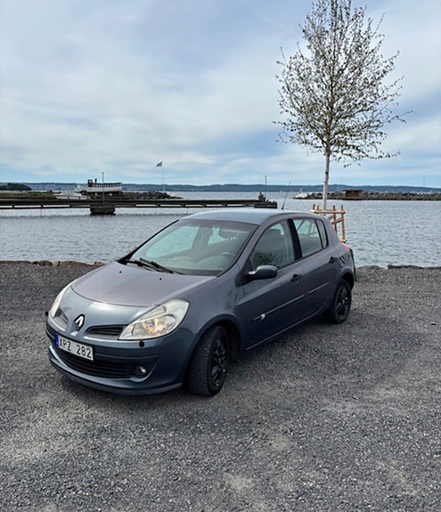 Renault Clio 2 of 6