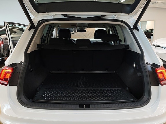 Volkswagen Tiguan Allspace 18 of 23