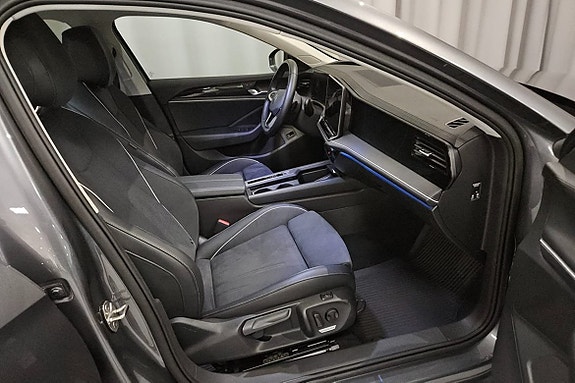 Volkswagen Passat 6 of 12