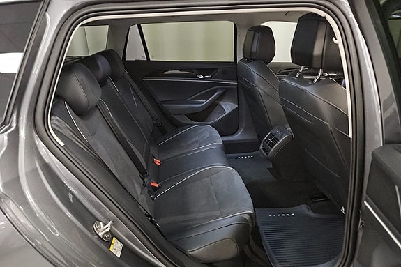 Volkswagen Passat 9 of 12
