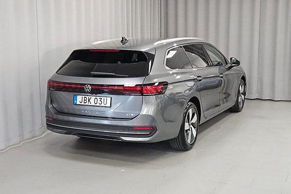 Volkswagen Passat 3 of 12