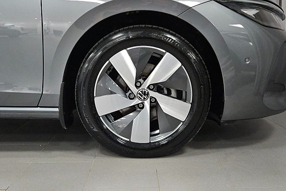 Volkswagen Passat 5 of 12