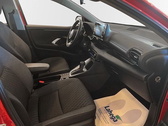 Toyota Yaris 4 of 8