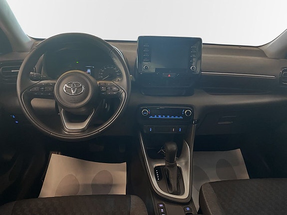 Toyota Yaris 6 of 8